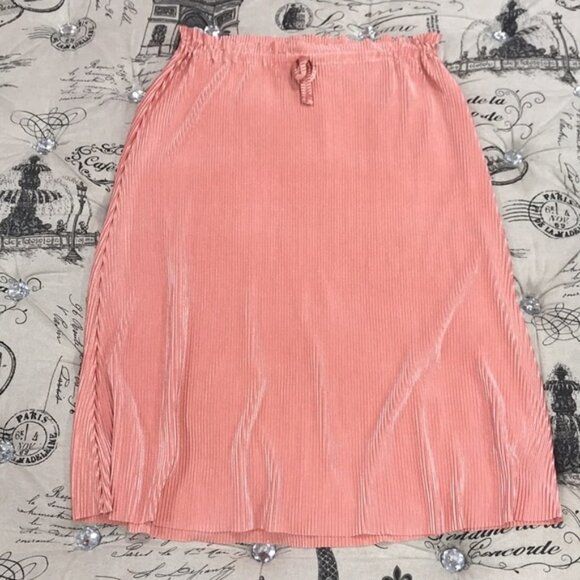 LOVE,FIRE PLEATED SKIRT - Picture 2 of 6